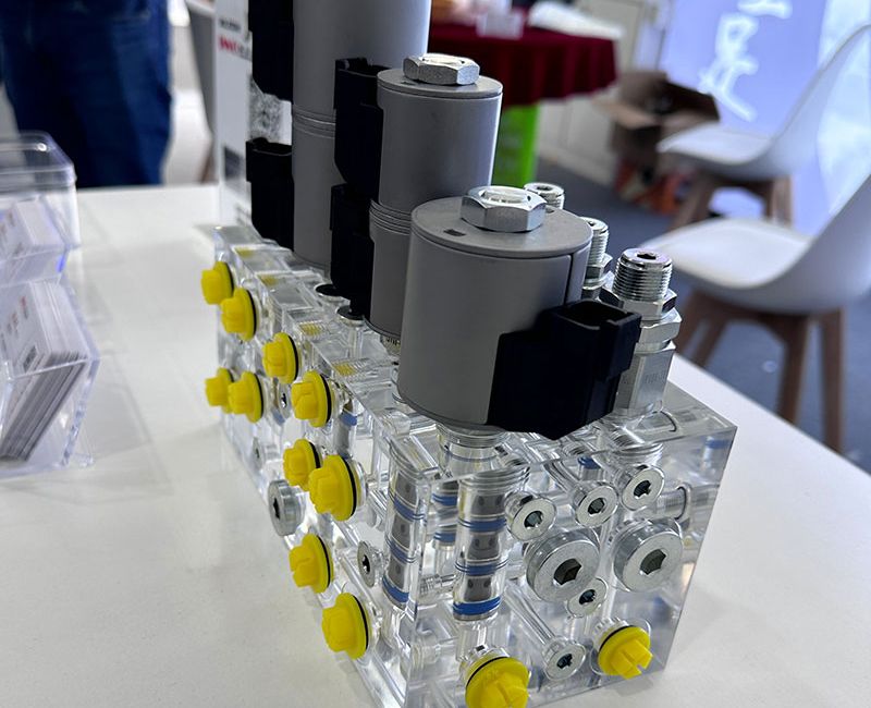 Maßgeschneiderte Acryl-PMMA-Ultrapräzisionsteile mit Hydraulik - DP02