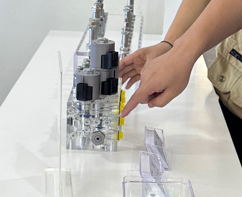 Maßgeschneiderte Acryl-PMMA-Ultrapräzisionsteile mit Hydraulik - DP02