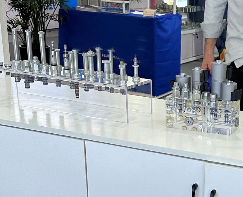 Maßgeschneiderte Acryl-PMMA-Ultrapräzisionsteile mit Hydraulik - DP02