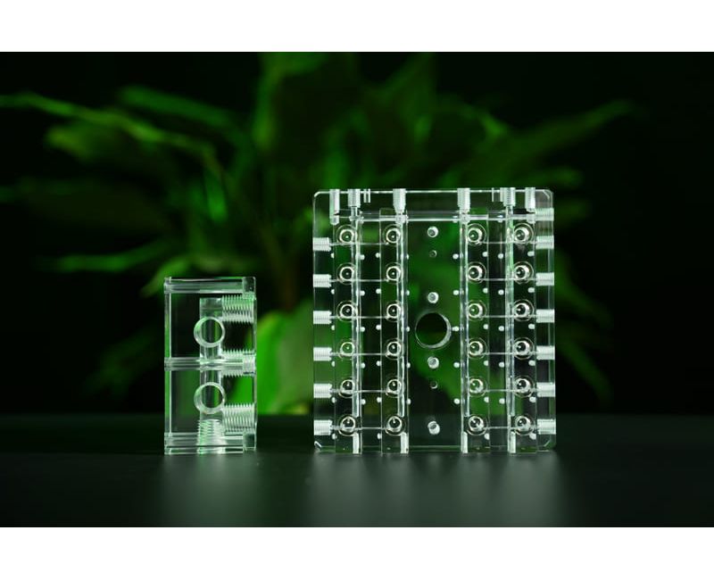 Präzisions-CNC-Bearbeitung von Mikrofluidikchips aus Acryl und PMMA-Teilen - Micro-02